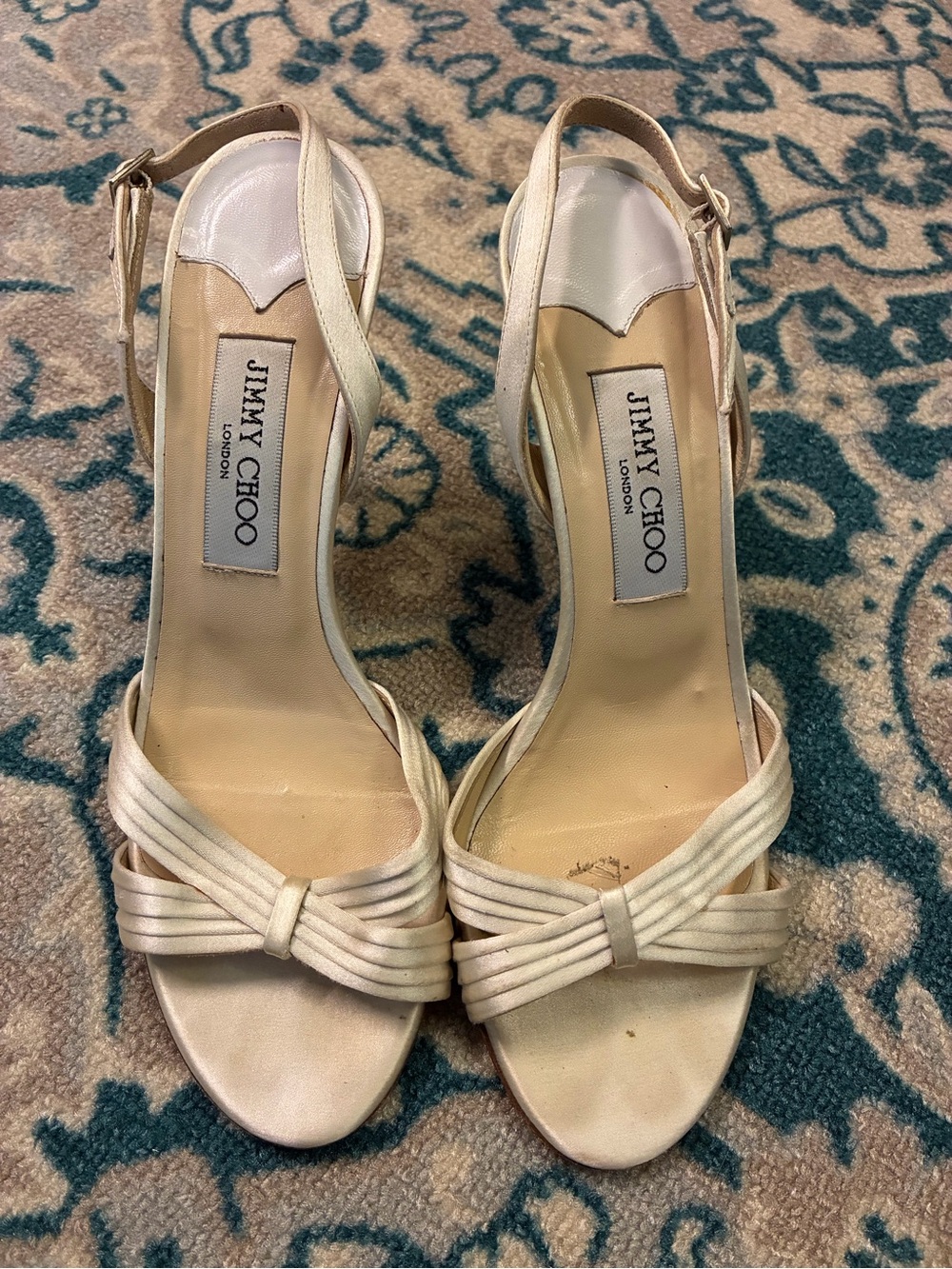 Jimmy Choo Ivory Satin Knotted Slingback Heels. 38 1/2.